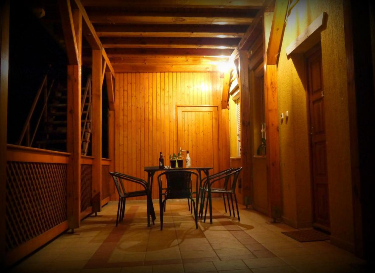 Hotel Oerveny Vendeghaz Tiszafüred Zewnętrze zdjęcie