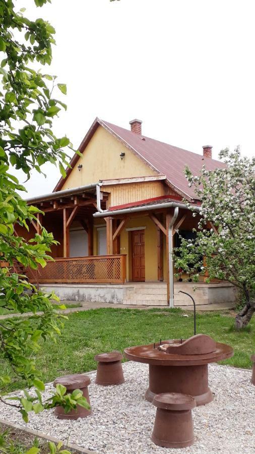 Hotel Oerveny Vendeghaz Tiszafüred Zewnętrze zdjęcie